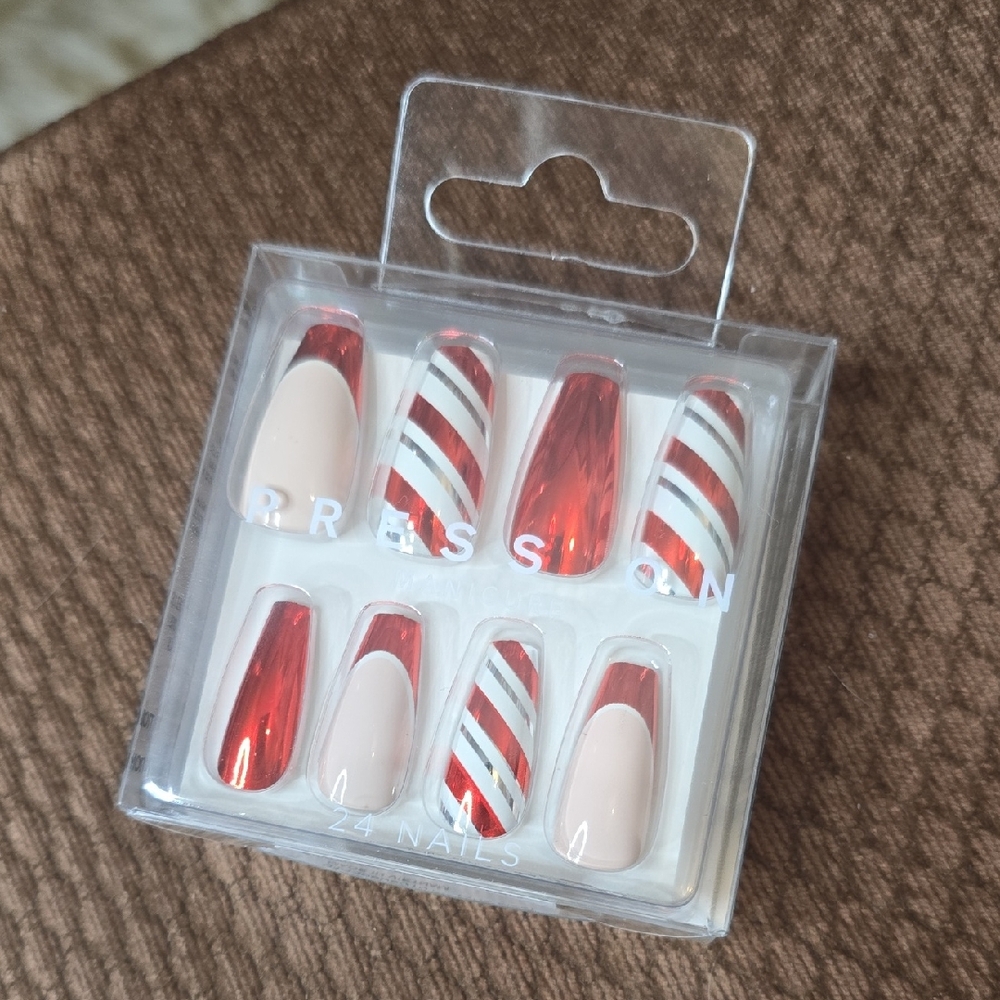 NWT Forever 21 Candycane 24 Piece Press On Nail Set One Size Red&White